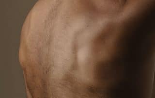 L'épilation du dos homme : une tendance beauté en plein essor
